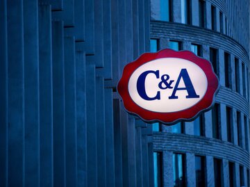 C&A Shop Logo | © Getty Images/Bloomberg 