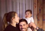 Kevin Volland mit seiner Frau Katja Volland und Baby | © Instagram @kevin_volland