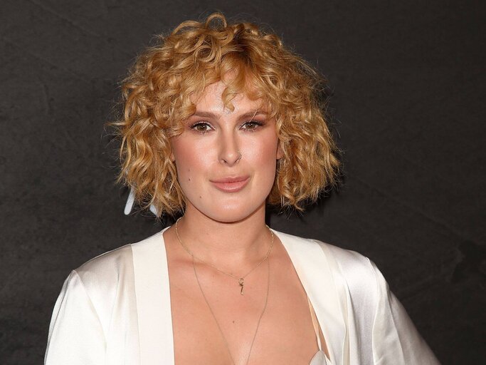 Rumor Willis mit Curly Bangs | © Getty Images/Jesse Grant