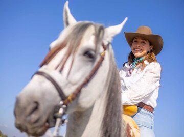 Person auf Pferd | © Getty Images/Gerardo Huitrón