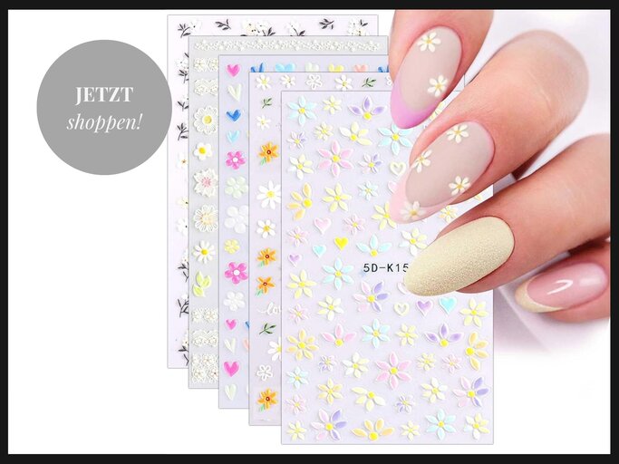 Nagelsticker mit Blumenmotiven von Amazon | © Amazon