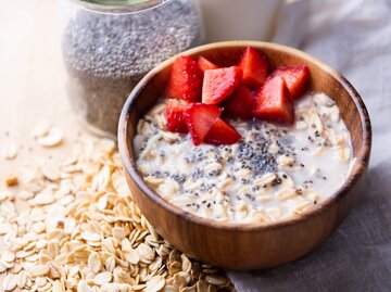 Porridge mit Chiasamen und Erdbeeren | © Getty Images