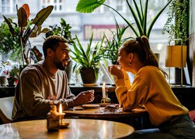 Mann und Frau auf einem Date