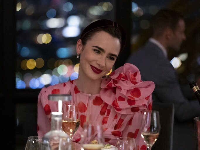 Lily Collins in der Netflix-Serie Emily in Paris | © Netflix