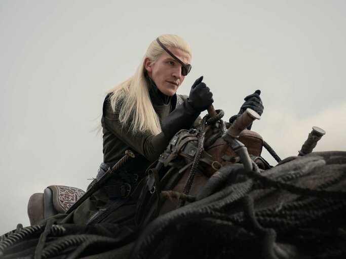 Ewan Mitchell als Aemond Targaryen in House of the Dragon | © Theo Whiteman/HBO