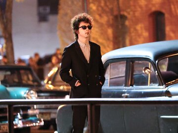Timothée Chalamet als Bob Dylan am Set von "A Complete Unknown" in New York | © Getty Images/Jason Howard/Bauer-Griffin
