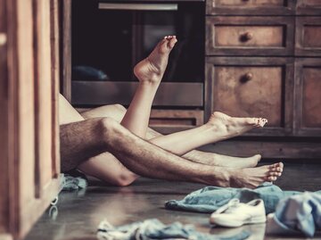 Paar hat Sex auf dem Boden. | © Adobe Stock/VadimGuzhva