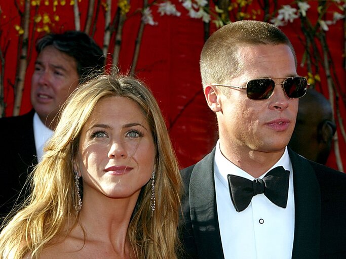 Brad Pitt & Jennifer Aniston / 56th Annual Primetime Emmy Awards | © GettyImages/Kevin Winter / Staff