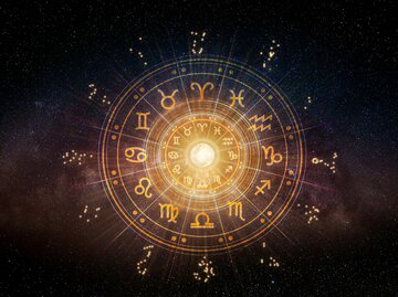 Sternzeichen innerhalb des Horoskopkreises | © GettyImages/Thanumporn Thongkongkaew