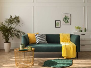 Sofa in Wohnzimmer | © Adobe Stock/New Africa