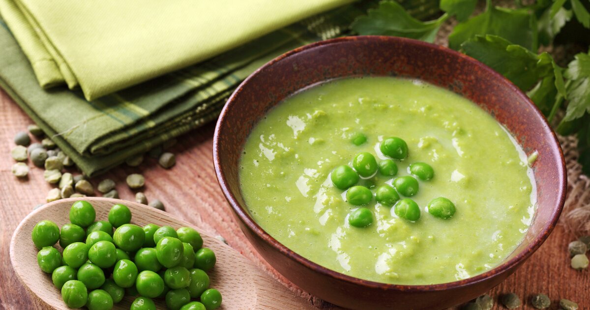 Cremig, würzig mit viel Gemüse: Rezept für holländische Erbsensuppe