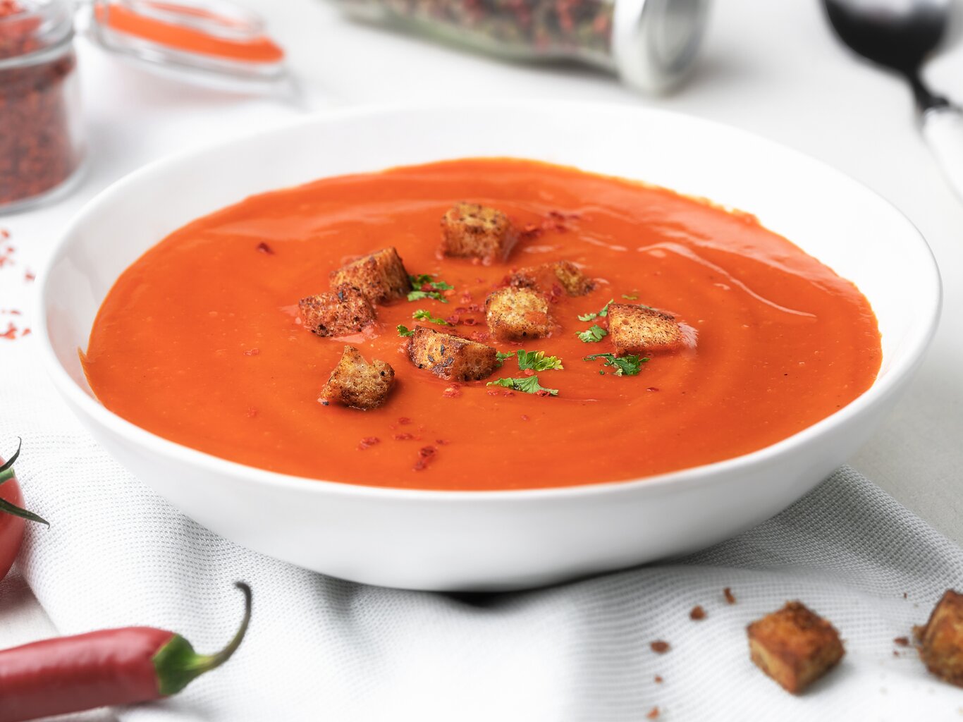 Kulinarischer Genuss: Fruchtige Tomaten-Sellerie-Suppe