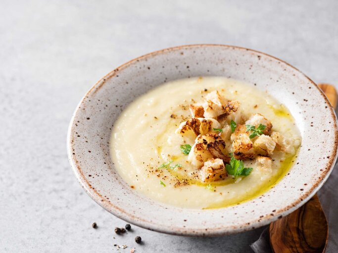 Ein Teller geröstete Blumenkohlsuppe | © getty/Arx0nt