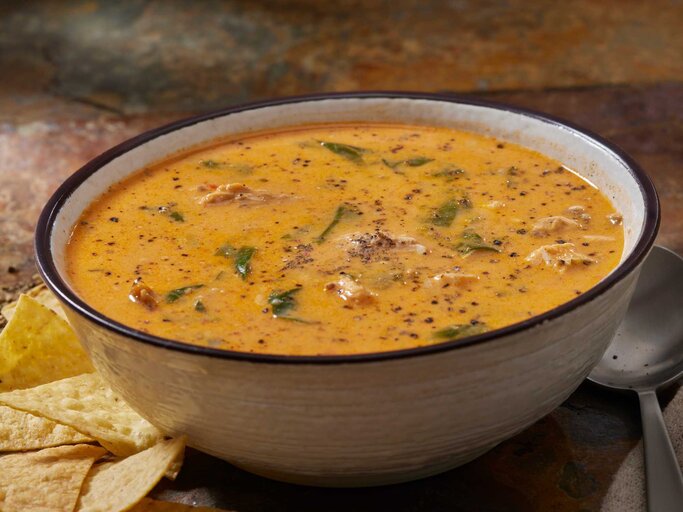 Eine Schüssel milchige Gyrossuppe | © Getty Images/LauriPatterson