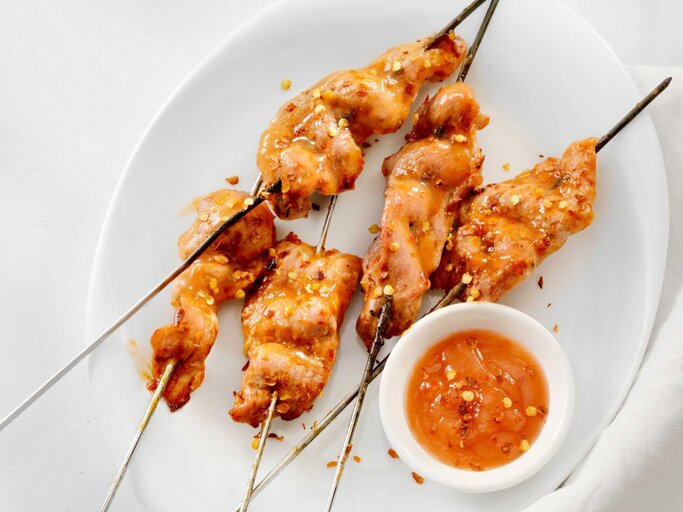 Hähnchenspieße mit Honig-Bier-Marinade | © Getty Images/LauriPatterson