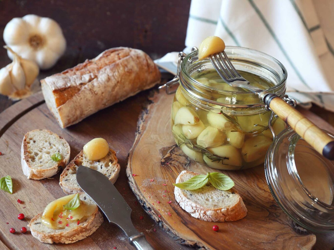 Unschlagbar lecker: Rezept für aromatisch-nussiges Knoblauch-Confit