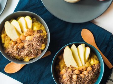 Ayurvedisches Porridge mit Kurkuma | © Getty Images/tenkende