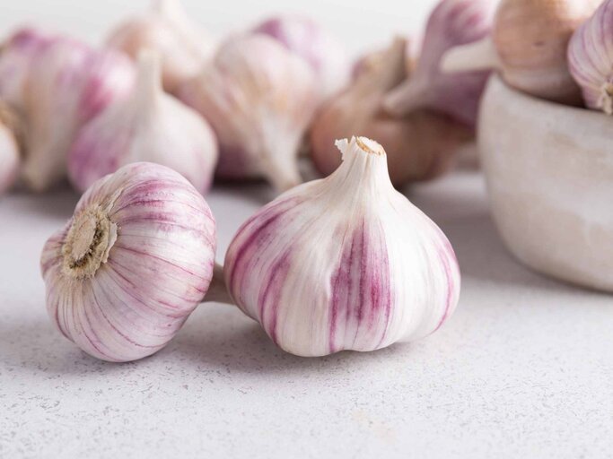 Knoblauch Knollen | © Getty Images/Yulia Naumenko