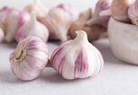 Knoblauch Knollen | © Getty Images/Yulia Naumenko