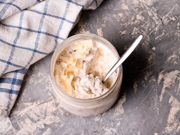 Overnight Oats im Glas | © Adobe Stock/katrinkivi