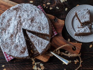 Torta Caprese mit Puderzucker | © Adobe Stock/Angelika Heine