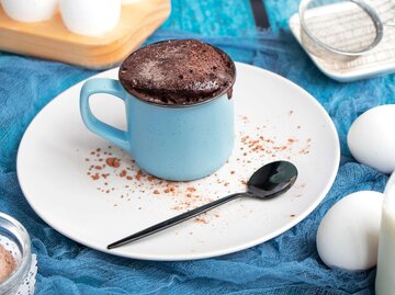 Aufnahme von Schokokuchen in einer Tasse | © Adobe Stock/Nataliia