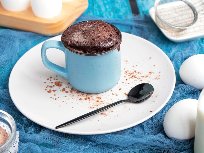 Aufnahme von Schokokuchen in einer Tasse | © Adobe Stock/Nataliia