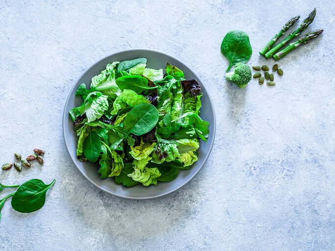 Grüner Salat | © gettyimages.de / 	fcafotodigital