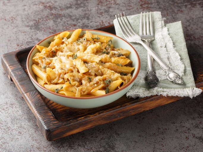 Ein Teller Pasta mit Parmesan