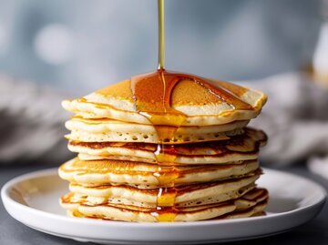 Pancakes mit Ahornsirup | © AdobeStock/Justlight