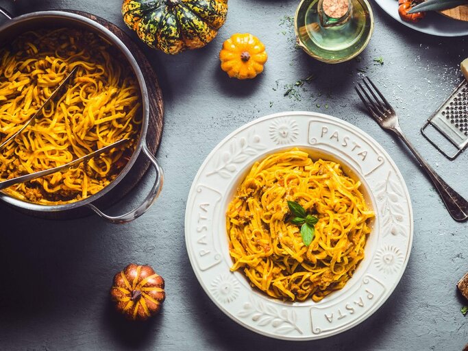 Spaghetti mit Kürbis | © Getty Images/VICUSCHKA