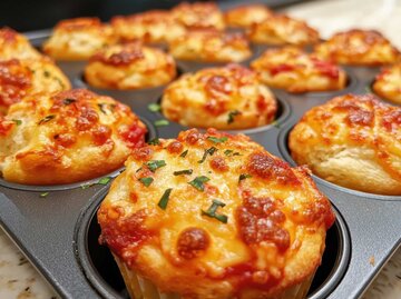 Pizza Muffins | © Adobe Stock/Spencer