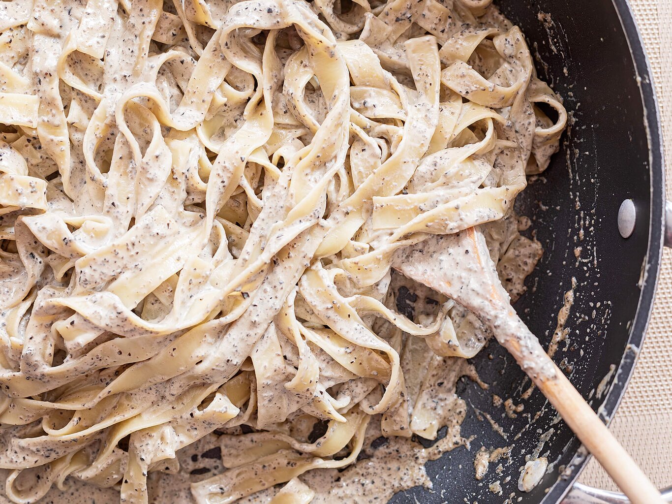 Unter 300 Kalorien: Cremige Pasta mit Gorgonzolasauce