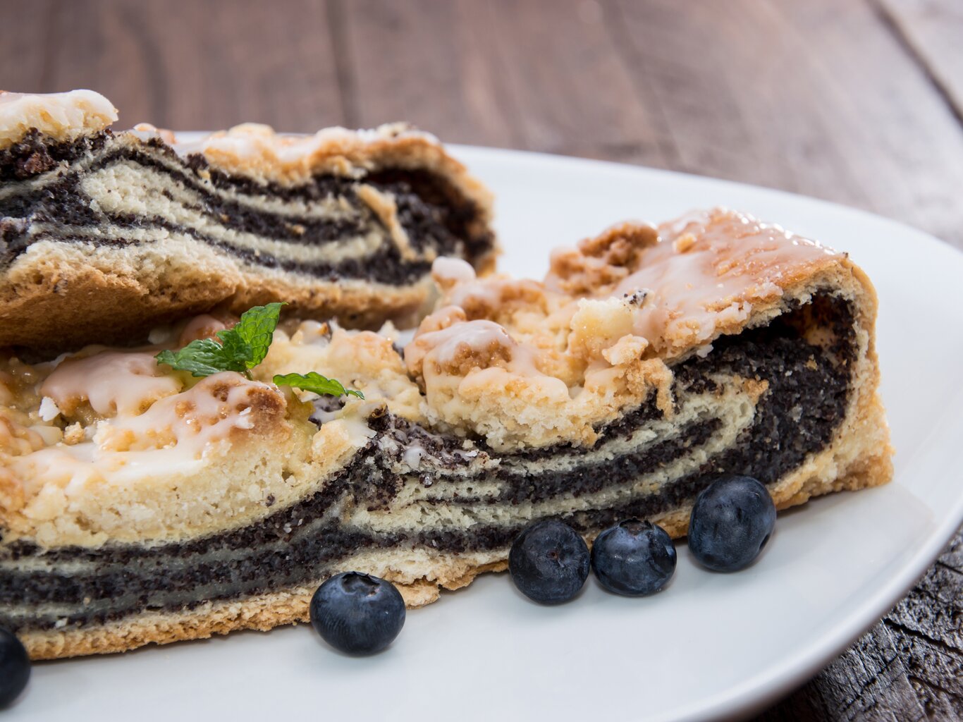 Kuchen-Klassiker: Rezept für saftigen Mohnkuchen mit Streusel