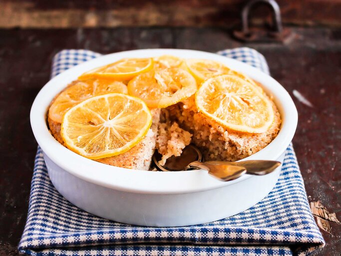 Zitronenkuchen | © Getty Images/Anna Kurzaeva