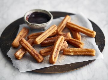 Churros mit Schokoladensoße | © Getty Images/Debby Lewis-Harrison