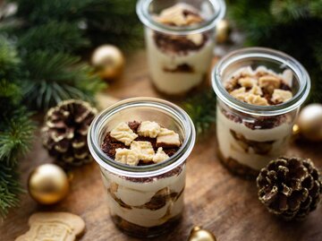 Tiramisu mit Spekulatius in einem Dessertglas | © Getty Images/Sandra Backwinkel