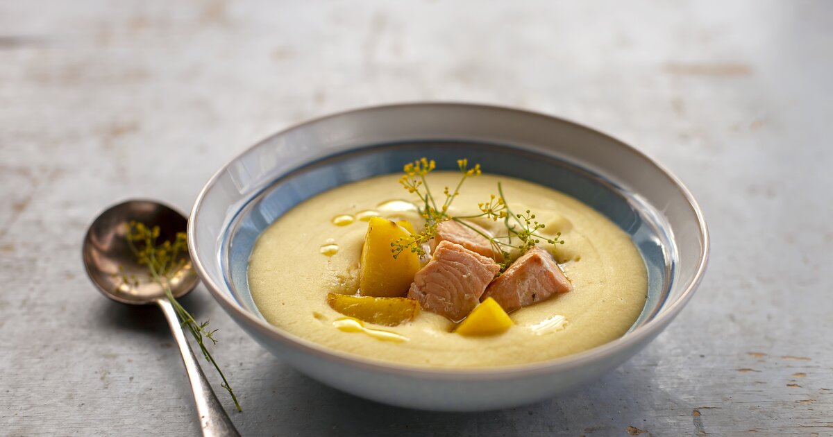 Klassiker aus Finnland: Diese cremige Lachssuppe mit Schmand und Dill ...