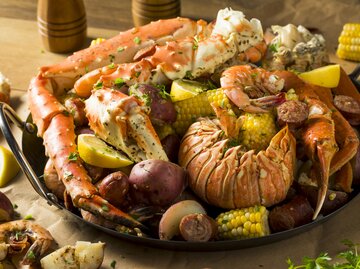 Shrimp Boil | © Getty Images/bhofack2