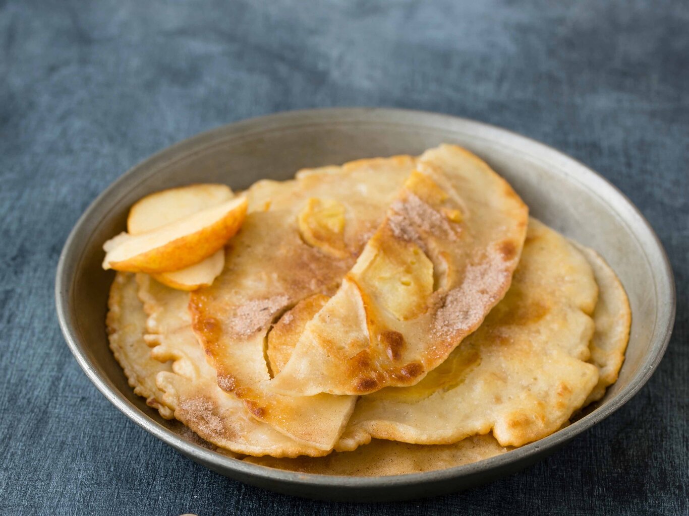 Genial: Omas Geheimrezept für Apfel-Pfannkuchen mit Zimt und Zucker