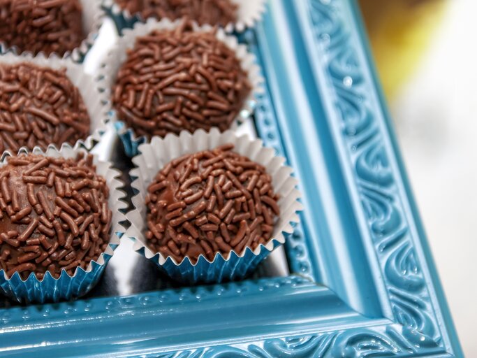 Brigadeiro: Für diese leckeren brasilianischen Pralinen brauchst du nur ...