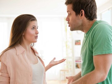 Paar streitet sich | © Getty Images/Jamie Grill