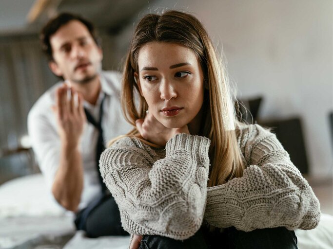 Betrübte Frau, die sich nicht verstanden fühlt. | © Getty Images/Boris Jovanovic