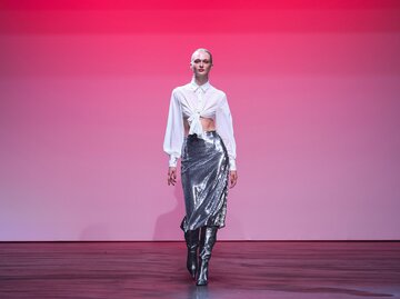 Show von Marcel Ostertag im Rahmen der Berlin Fashion Week | © Getty Images/Sebastian Reuter