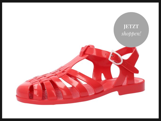 Rote Jelly Sandalen von Amazon | © Amazon