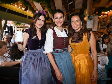 Viktoria Lauterbach, Marion Kiechle und Clarissa Käfer / Mercedes-Benz Wiesn Oktoberfest 2024 | © GettyImages/Hannes Magerstaedt / Kontributor