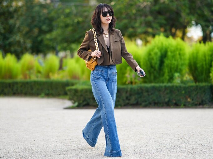 Person in High Waist Jeans | © Getty Images/Edward Berthelot