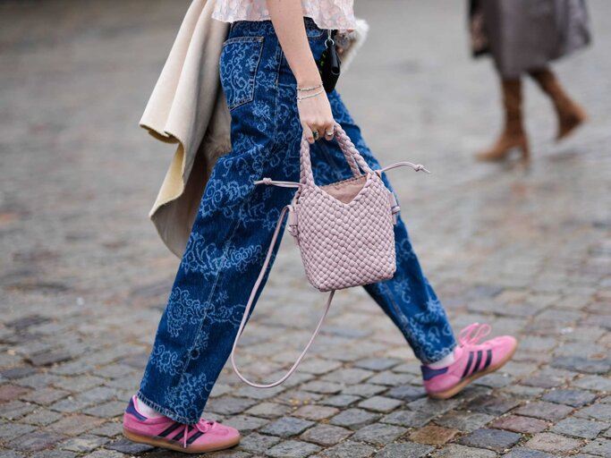 Streetstyle Bild Jeans Close up | © Getty Images/Edward Berthelot