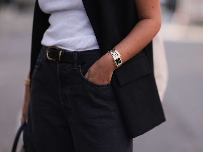 Nahaufnahme einer Frau mit einer Armbanduhr | © Getty Images/Jeremy Moeller