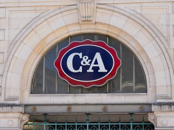 C&A Shoplogo | © Adobe Stock/OceanProd